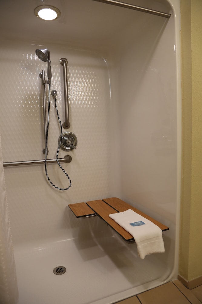 Holiday Inn Express Hotel & Suites Cleveland - photo 28