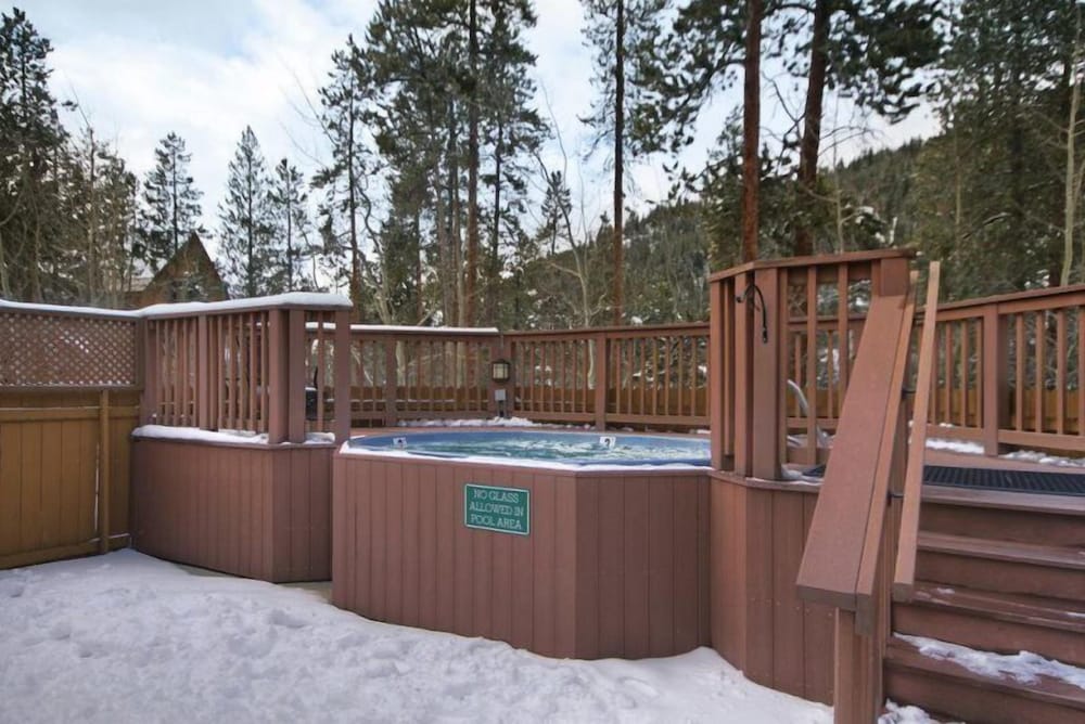 Charming Condo Nestled in the East Keystone Resort Neighborhood Shuttle to Ski Slopes Outdoor Pool and Hot Tub - photo 13