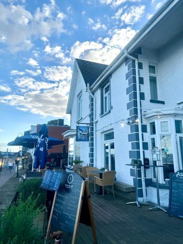 Sids restaurant and bar with rooms in Penarth, United Kingdom