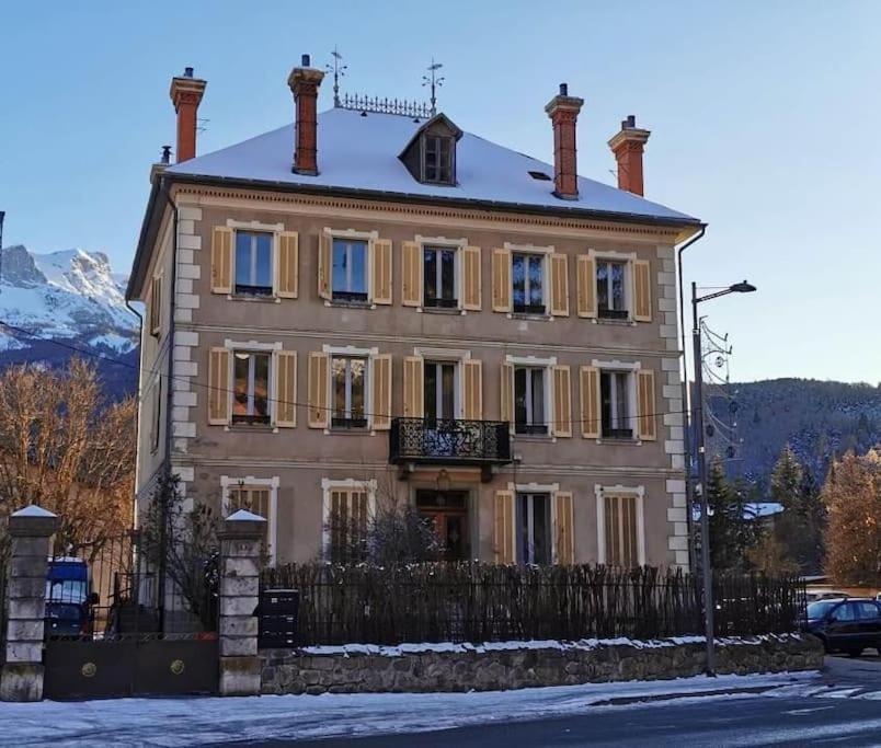 Le Mexicain Superbe T3 Barcelonnette Centre — 4-Star Luxury Hotel in Barcelonnette, France