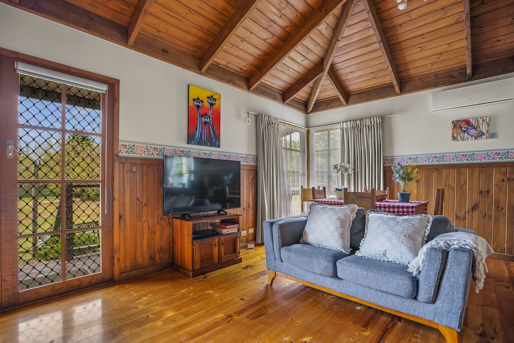 StayAU Lakeview Cottage 2BR Cozy Nature — 4-Star Luxury Hotel in Badger Creek, Australia