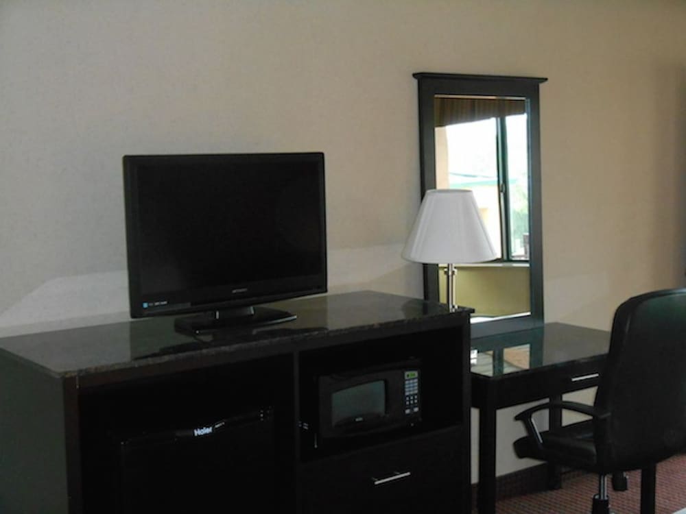 AmeriStay Inn - photo 14