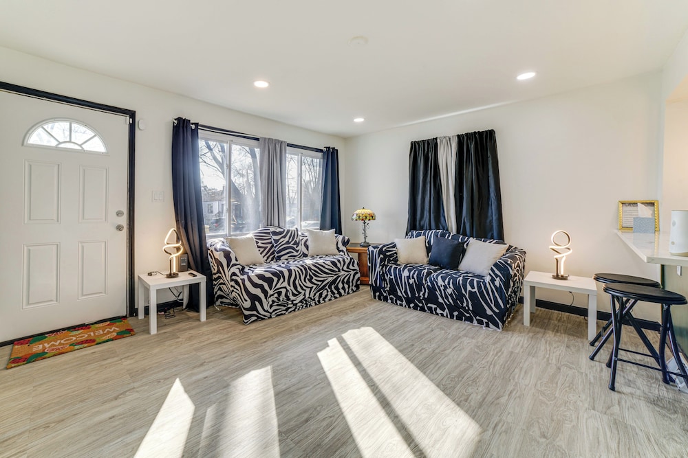 3 Mi to Hard Rock Casino: Charming Home in Gary — hotel in Gary