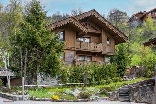 Madame Vacances Chalet Lou Traves — 4-Star Luxury Hotel in Les Allues, France