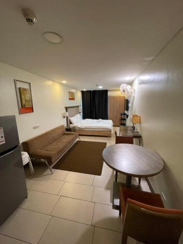 Antel Spa Residences 702 — 4-Star Luxury Hotel in Manila, Philippines