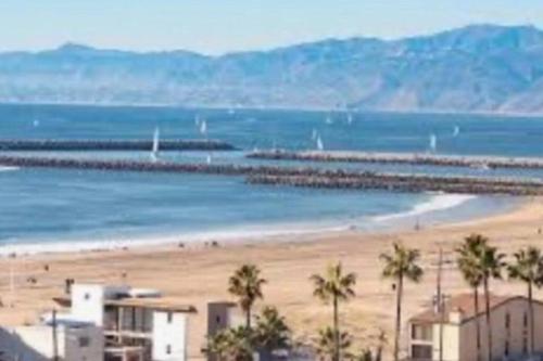 Cozy 2bd Retreat in Marinadelrey Free Parking&Pool — hotel in Marina Del Rey