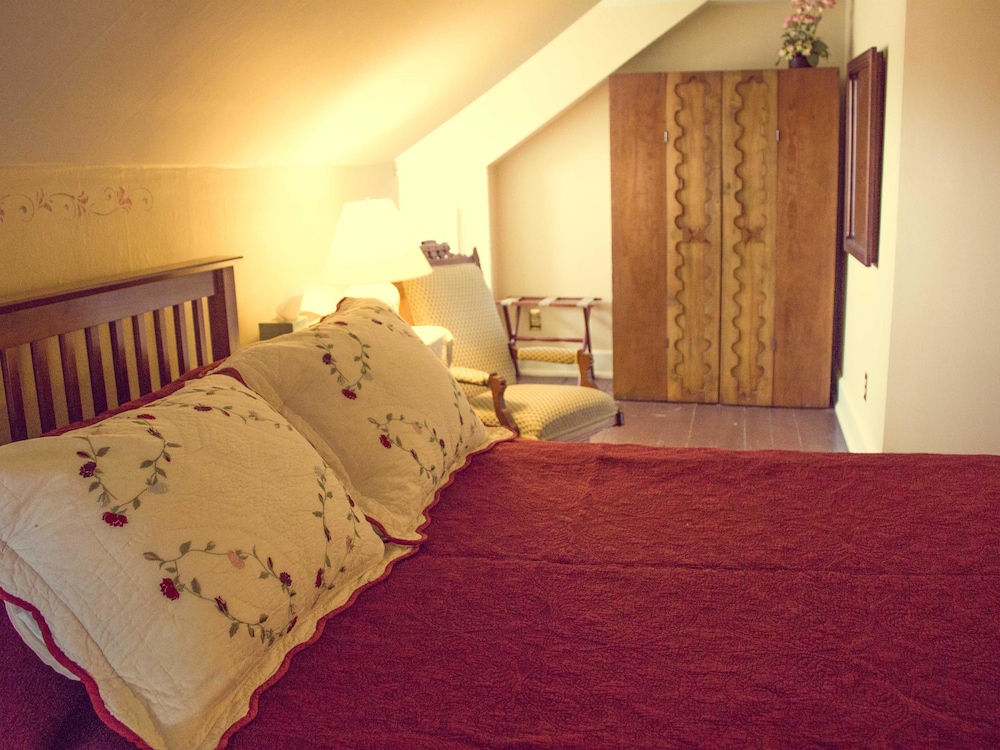 The Stagecoach Inn Bed & Breakfast and Five20 Social Stop - photo 10