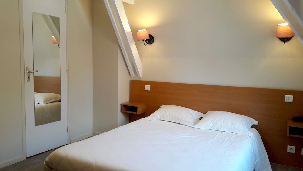 Logis Auberge de la Fontaine — hotel in Saint-Cere