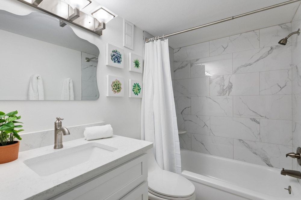 Cocoa Beach Towers by Happy Palm Stays - photo 30