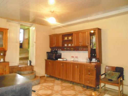 Jimsher Naveriani Guesthouse