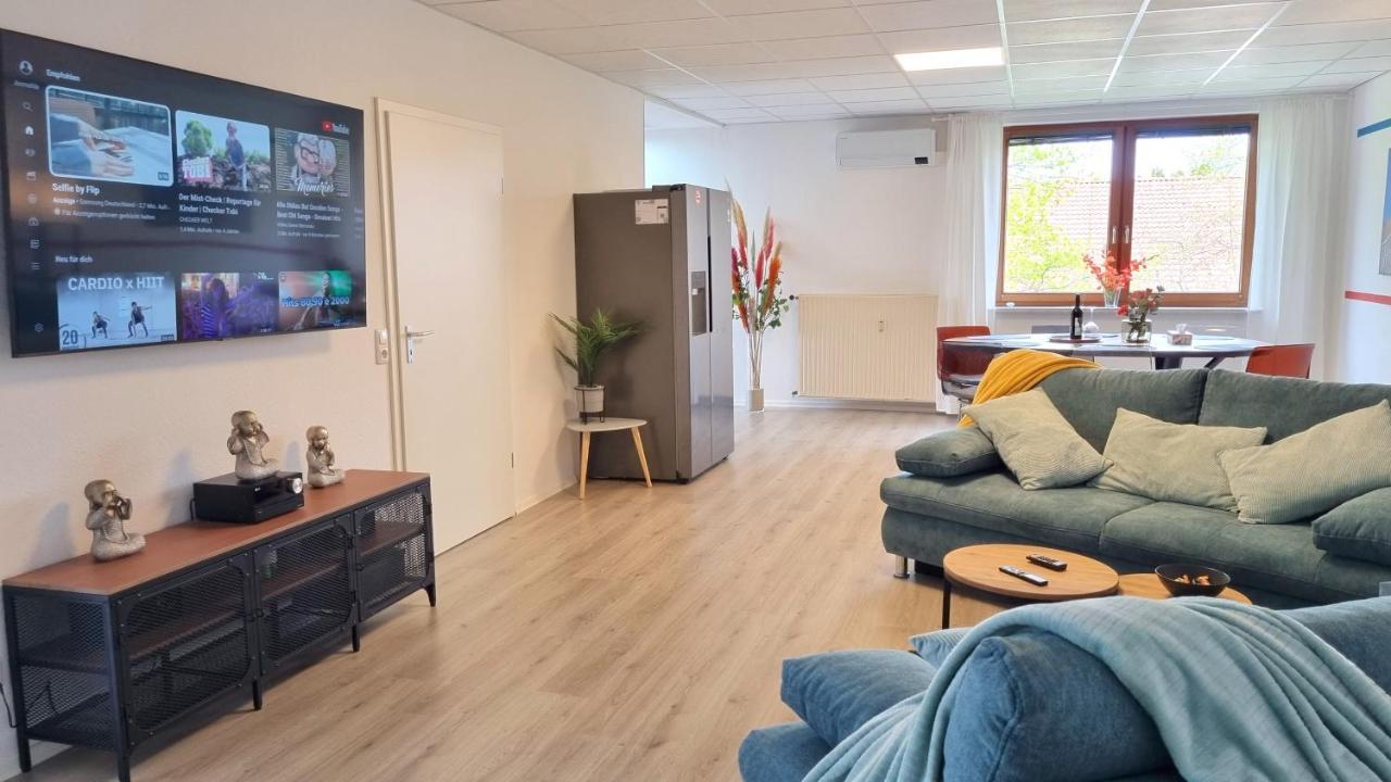 Workaholic 24h Check in 6 Pers Klima 3 TVs — 4-Star Luxury Hotel in Cremlingen, Germany