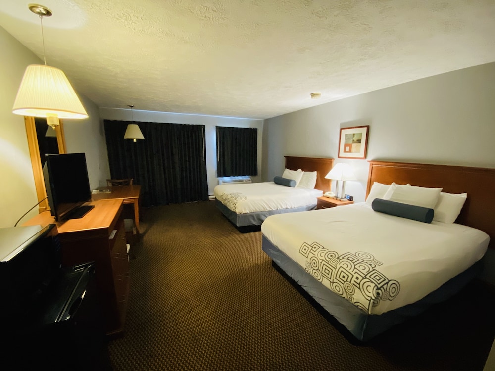 Fleetwood Inn & Suites - photo 12