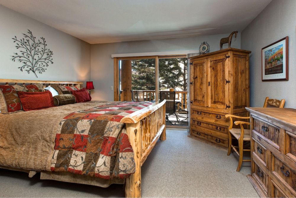 Ski In Condo in Snow Flower Resort by RedAwning - photo 17