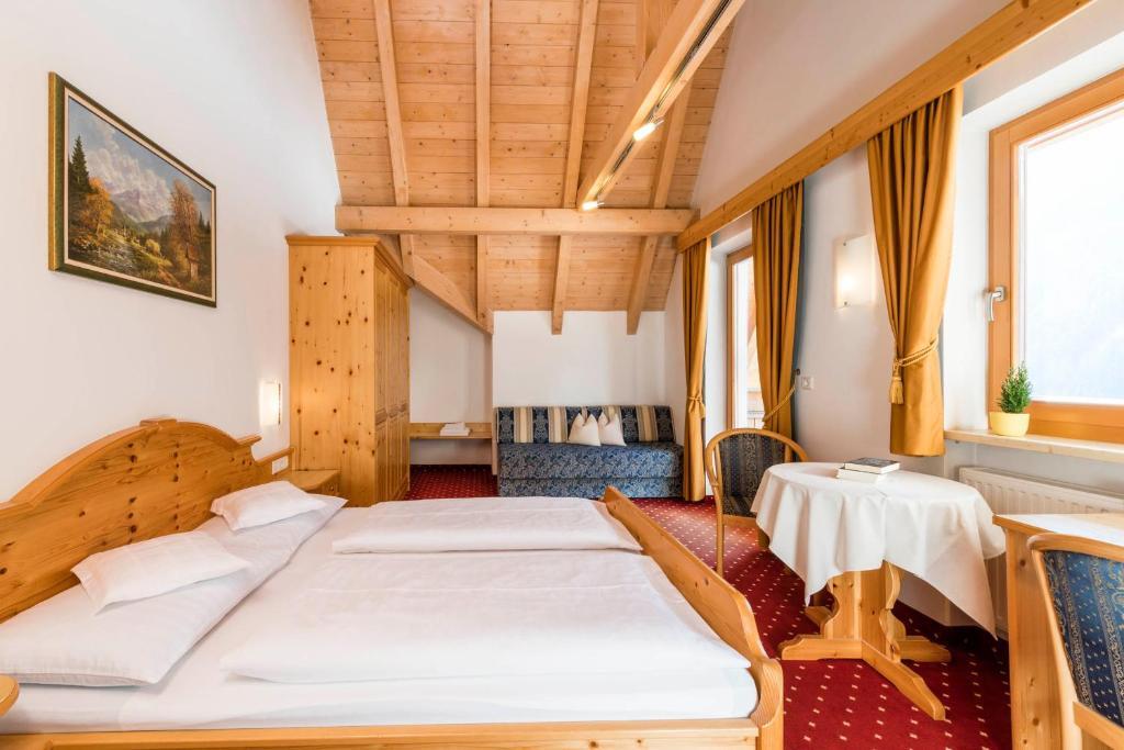 B&B Hotel Alpenrose Rooms & Apartments in Rodengo, Italy