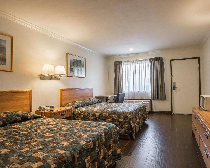 Palm Inn Hotel near Tyler Mall Riverside - photo 10