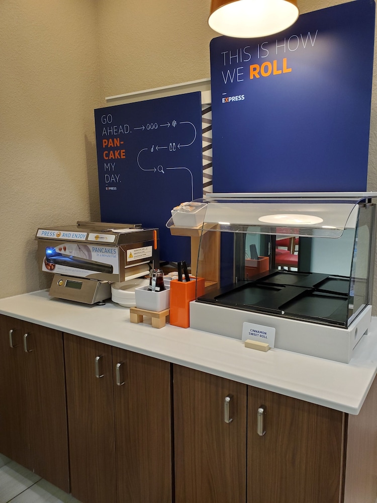 Holiday Inn Express Hotel and Suites Mankato East by IHG - photo 69