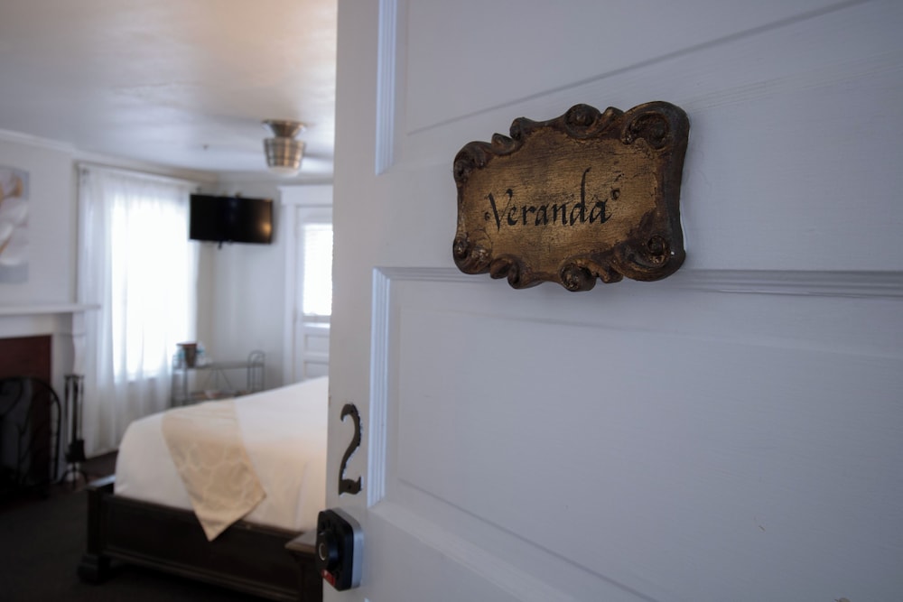 Inn on Charlotte Boutique Hotel - photo 18