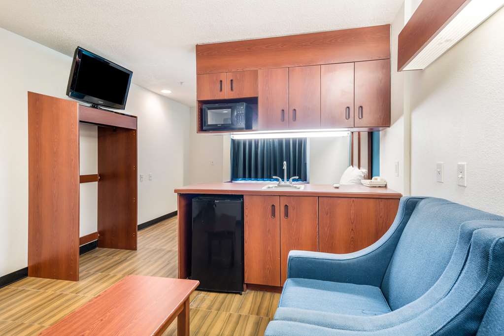 Americas Best Value Inn & Suites Brunswick - photo 31