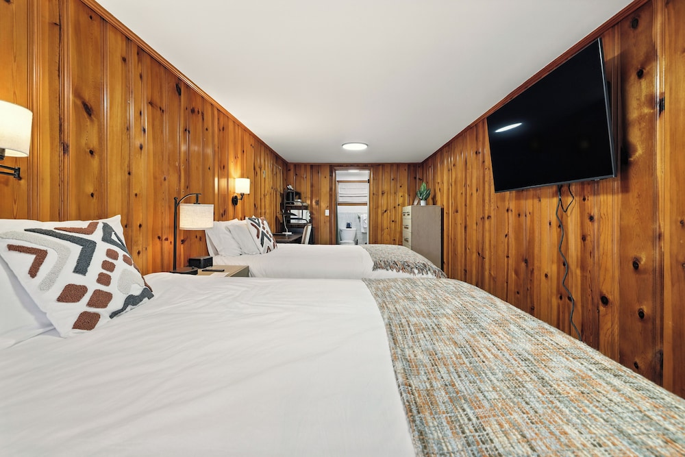 Hillside Motel LLC - photo 82