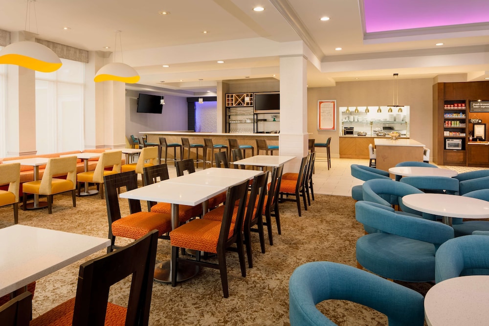 Hilton Garden Inn Cincinnati Blue Ash - photo 20