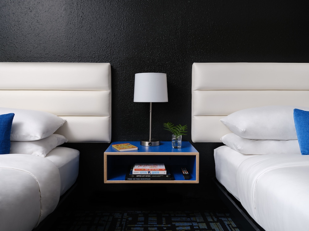 Jupiter Hotel - photo 3