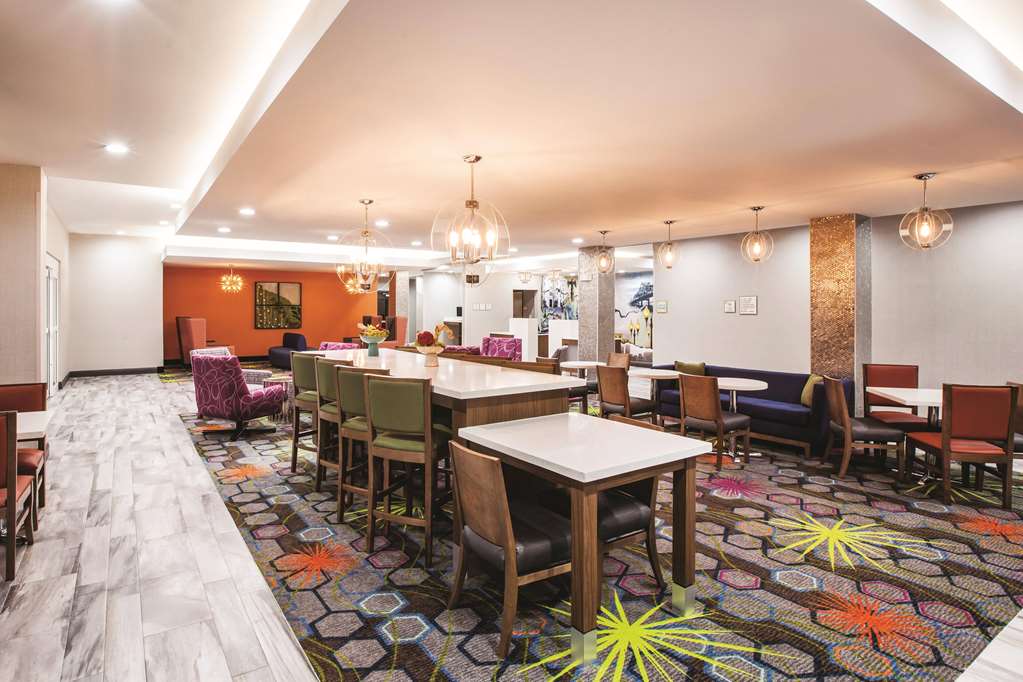 La Quinta Inn & Suites by Wyndham Baton Rouge Port Allen - photo 25