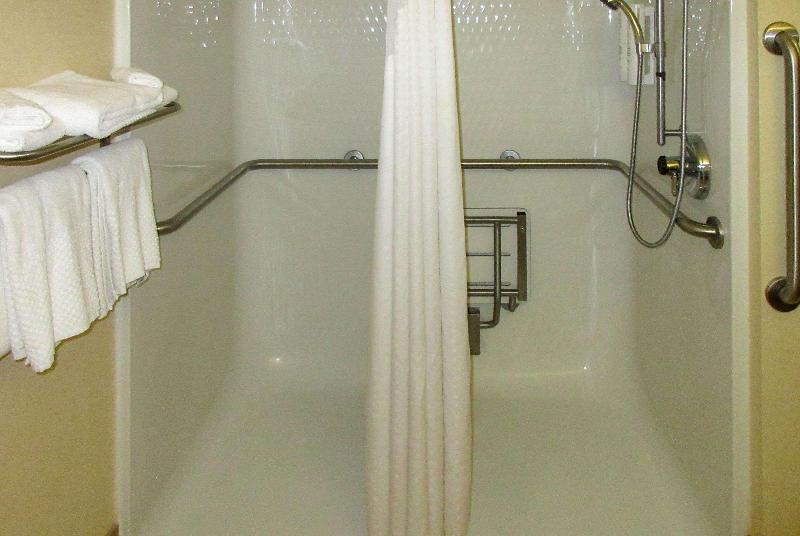 Clarion Pointe Evansville North - photo 35