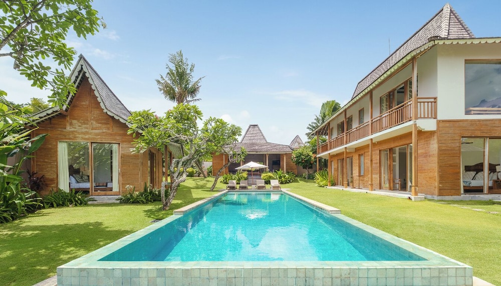 Villa Alea by Villa Finder — 4-Star Luxury Hotel in Kerobokan, Indonesia