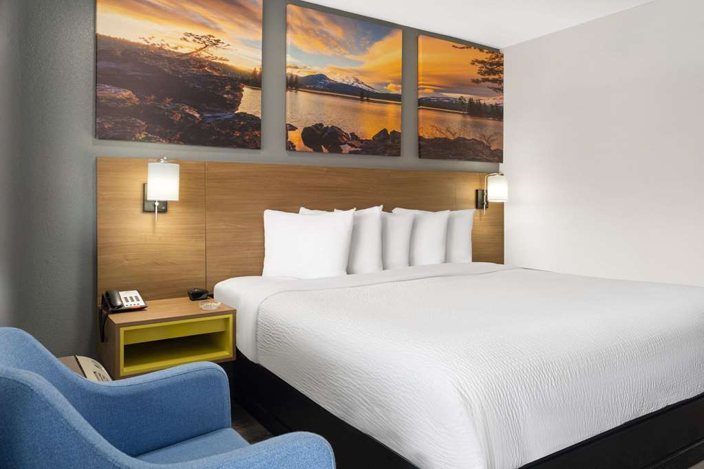 Days Inn by Wyndham Columbus Worthington - photo 26