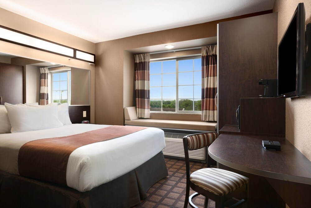 Microtel Inn & Suites by Wyndham Pleasanton - photo 7