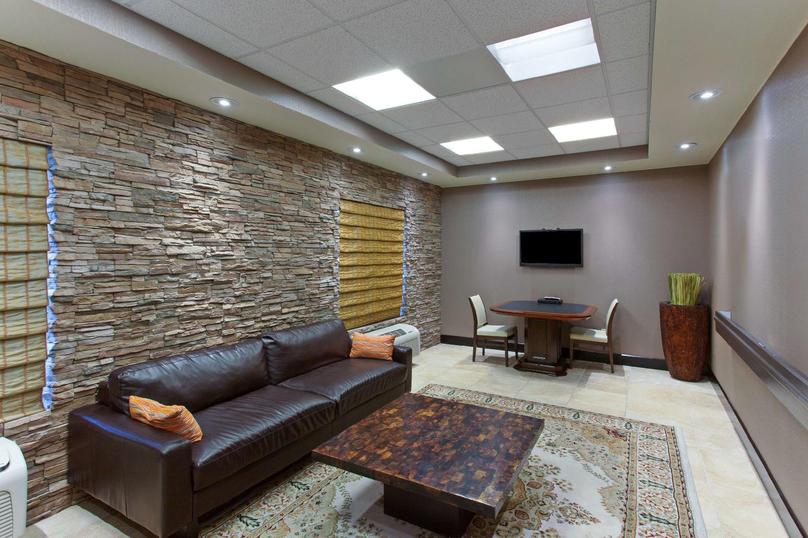 Hampton Inn & Suites Roseville - photo 16