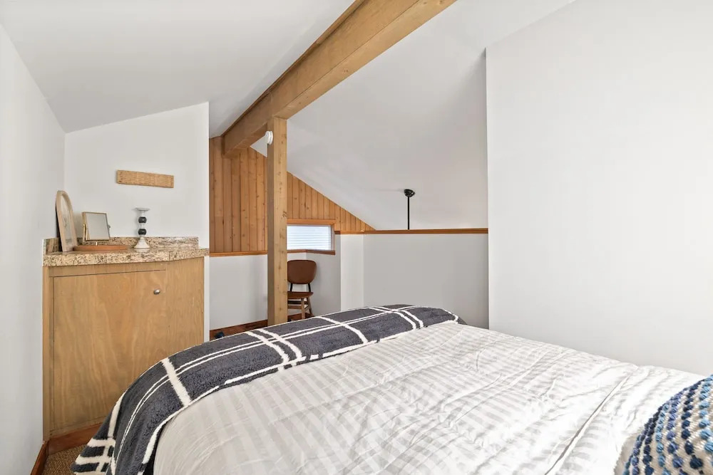 Scenic 1 Bedroom W Loft at Mount Bachelor Resort - photo 4