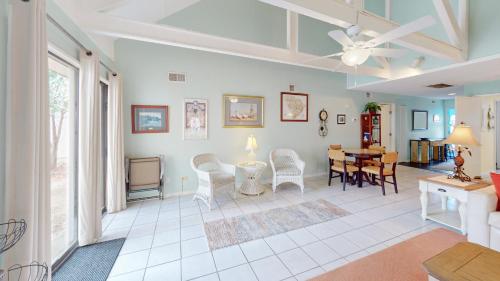 627 Queens Grant - photo 9