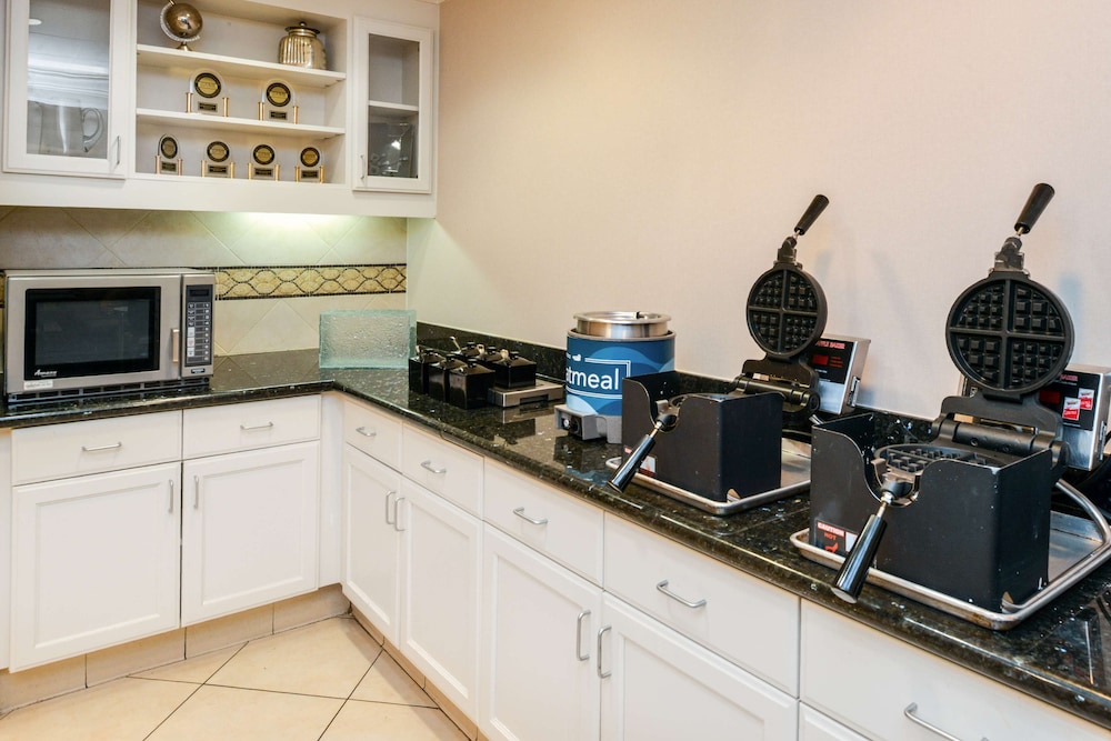 Homewood Suites by Hilton Fresno - photo 41