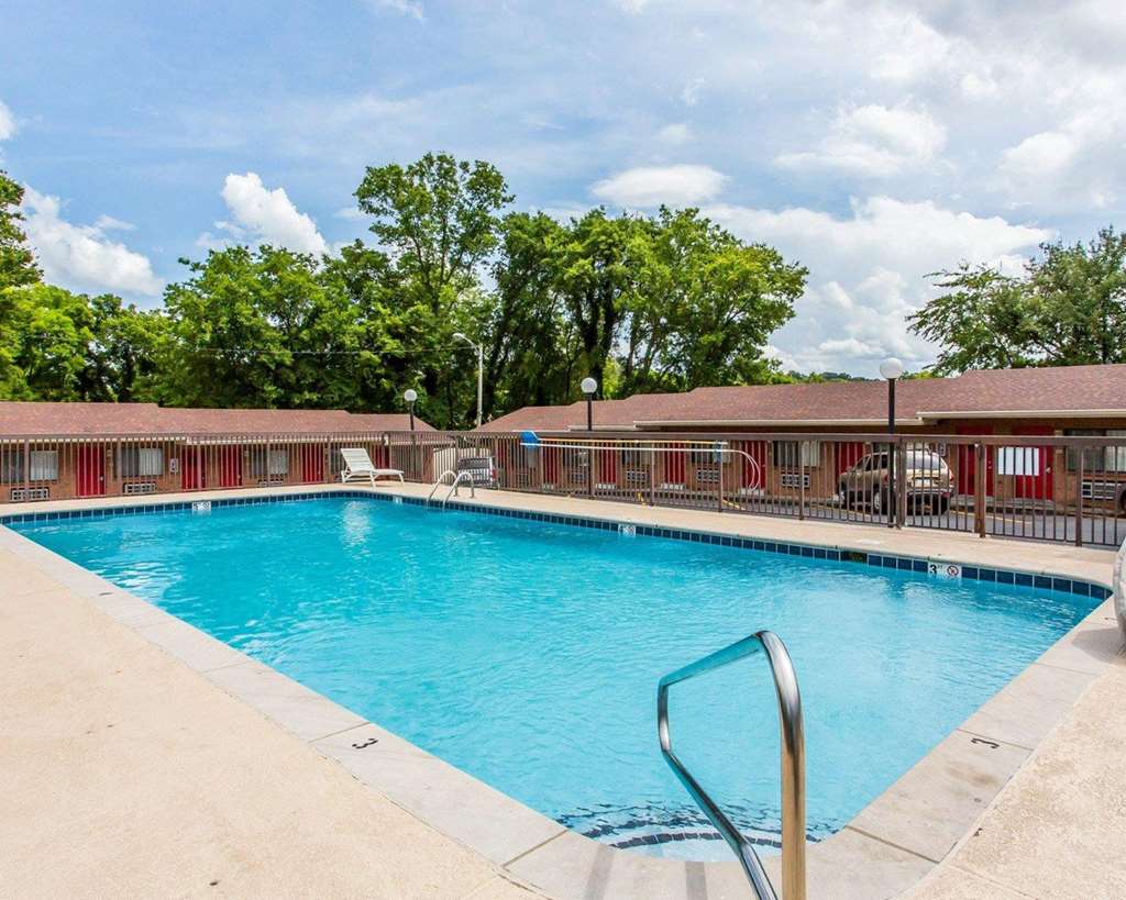 Econo Lodge Nashville North - photo 22