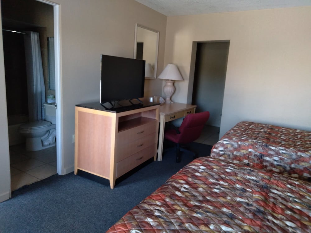 Budget Lodge of Mount Dora - photo 34