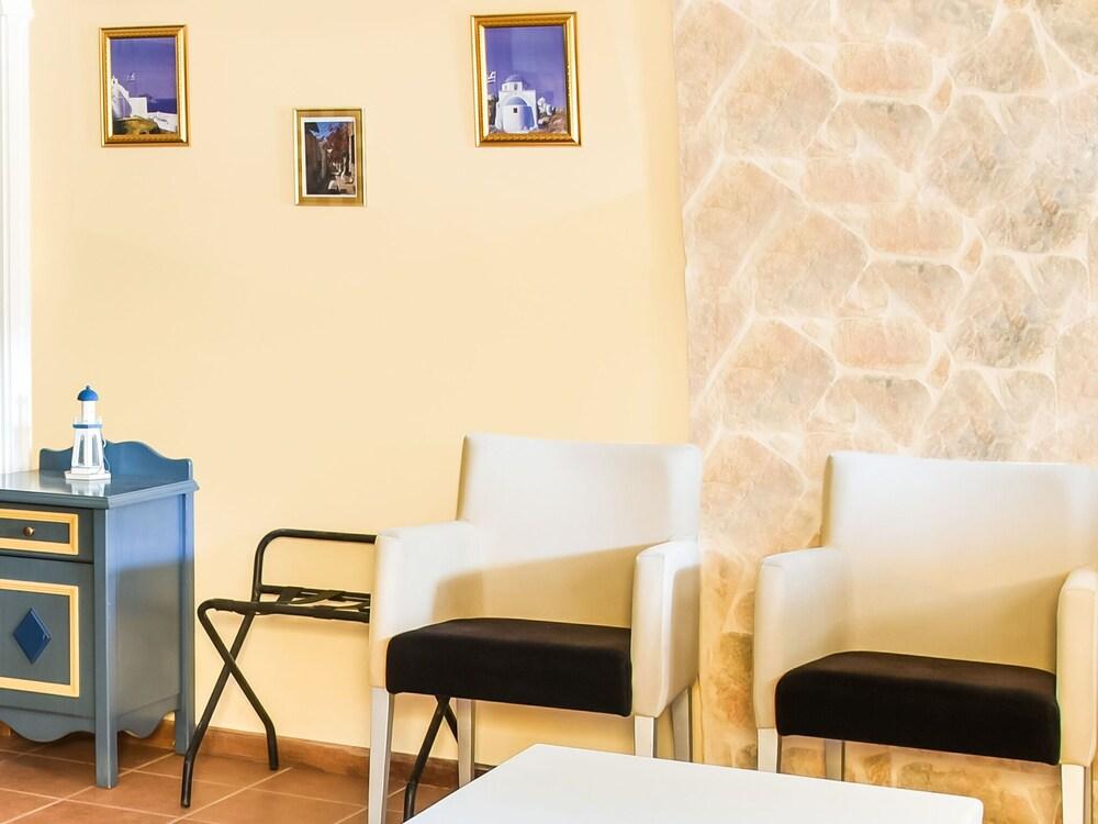 Alluring Holiday Home in Syros With Barbecue — 4-Star Luxury Hotel in Ano Syros, Greece
