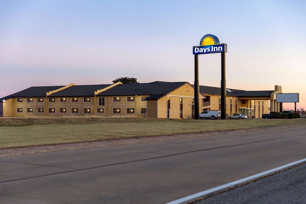 Days Inn by Wyndham Lawton - photo 2
