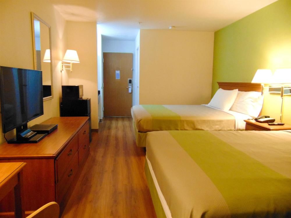 Motel 6 - photo 10