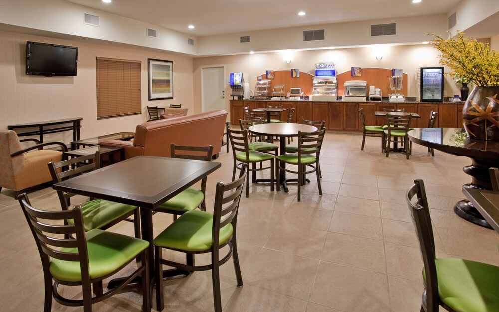 Holiday Inn Express & Suites Topeka North by IHG - photo 16