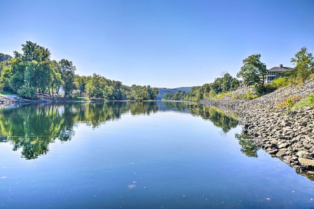 Branson Resort Condo w Lake Taneycomo Access - photo 21