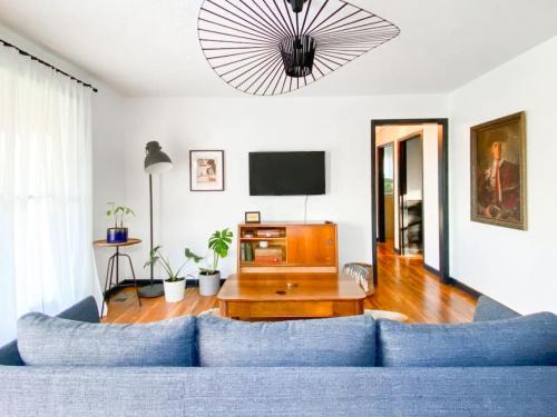Mid Century Modern Home Near Downtown with Free Parking — 4-Star Luxury Hotel in Nashville, United States