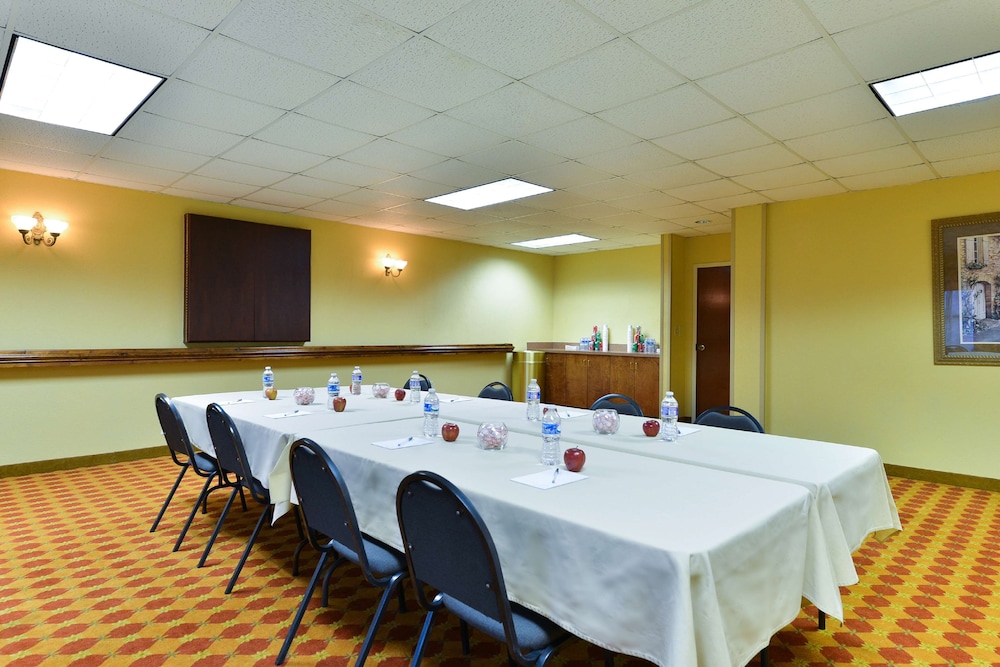 Hampton Inn Raleigh Clayton I 40 - photo 36