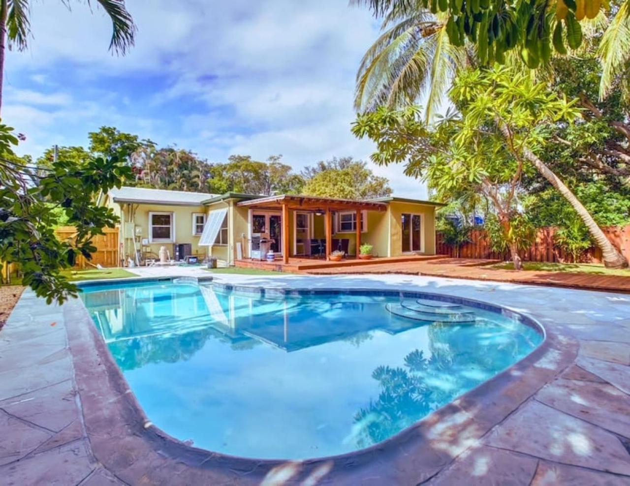 Tranquil Poolside Bliss Pergola Deck Turf Yard in Fort Lauderdale, United States