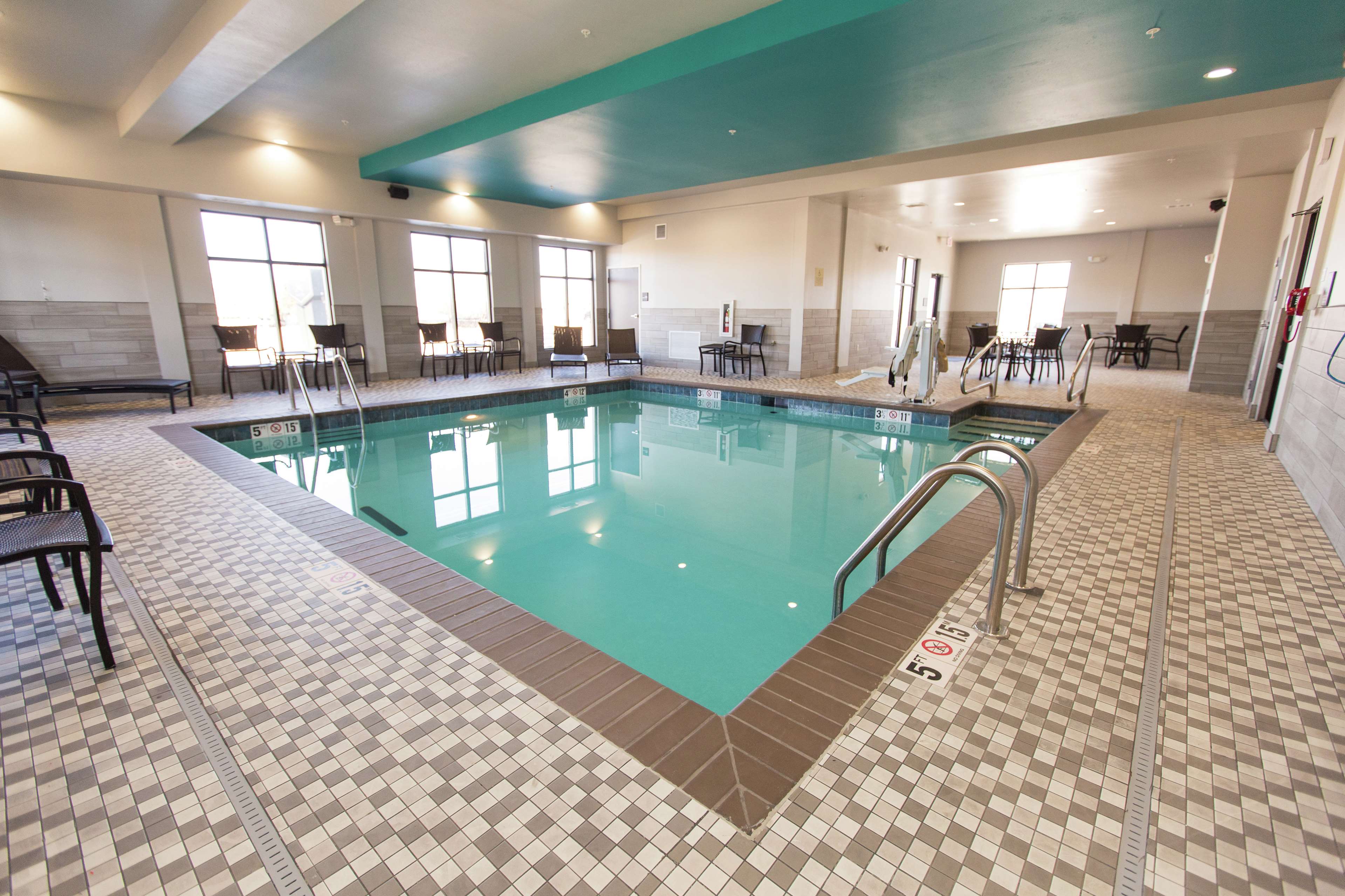 Hampton Inn Mustang - photo 13