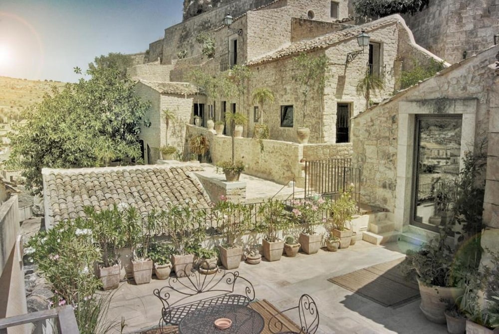 Boutique Hotel Borgo Hedone — hotel in Scicli