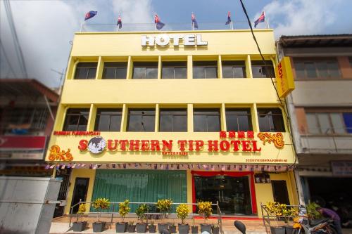 Southern Tip Hotel City & 100m walk to McDonald's & FREE DOBI — hotel in Pontian Kechil