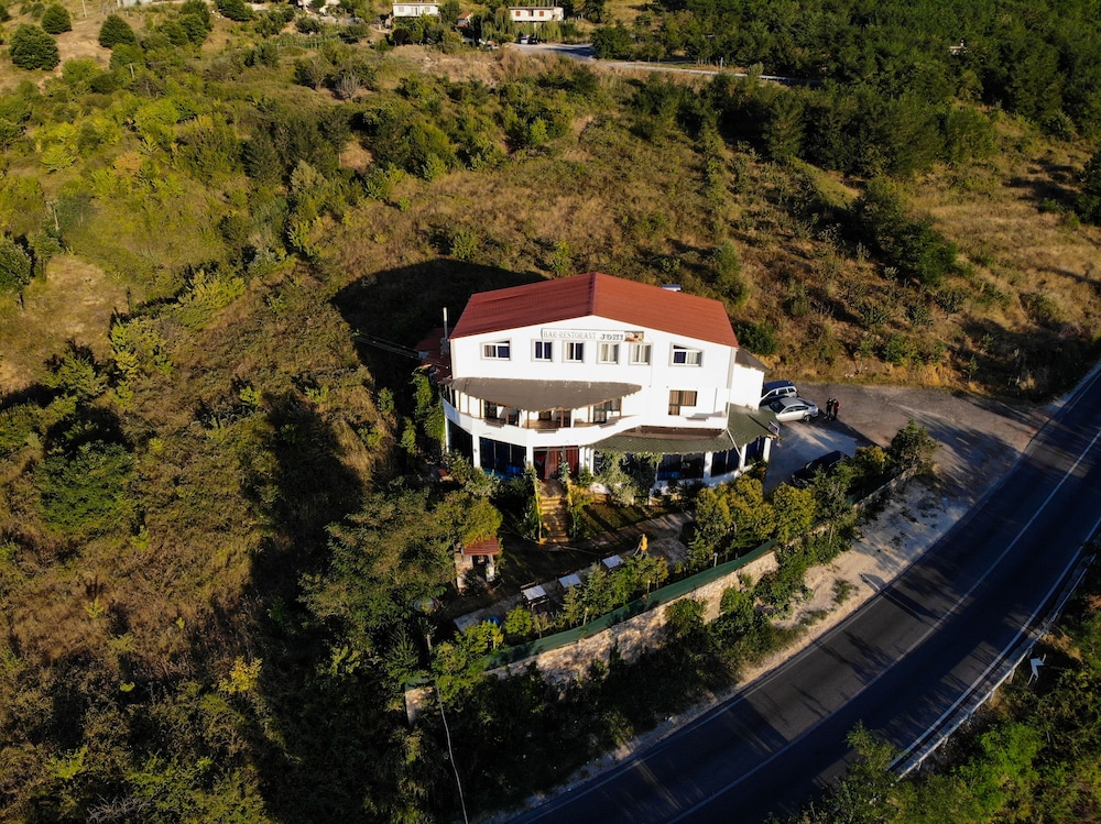 Hotel Joni Restaurant — hotel in Bucimas