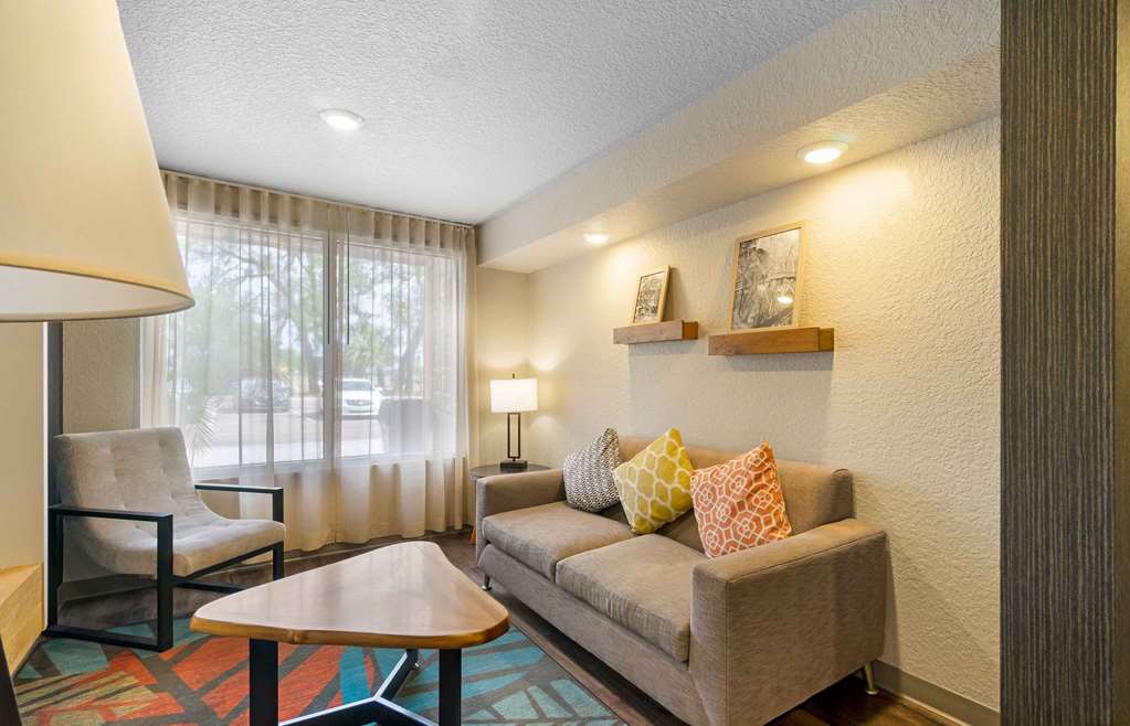 Extended Stay America Select Suites Tampa Northeast - photo 6