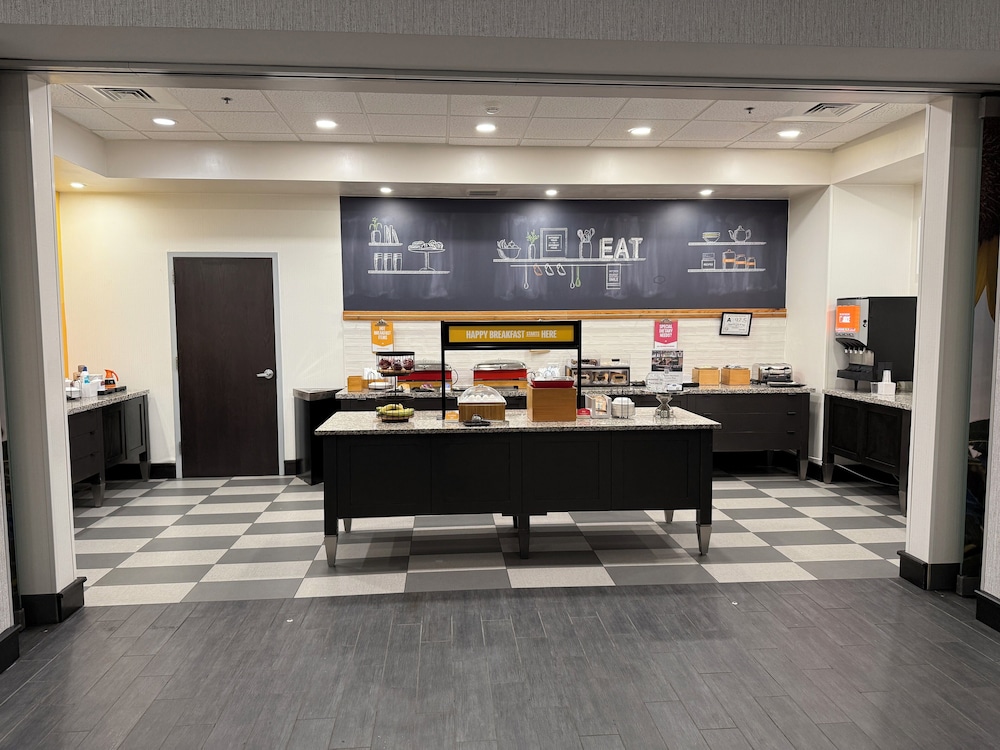 Hampton Inn & Suites Raleigh Downtown - photo 85